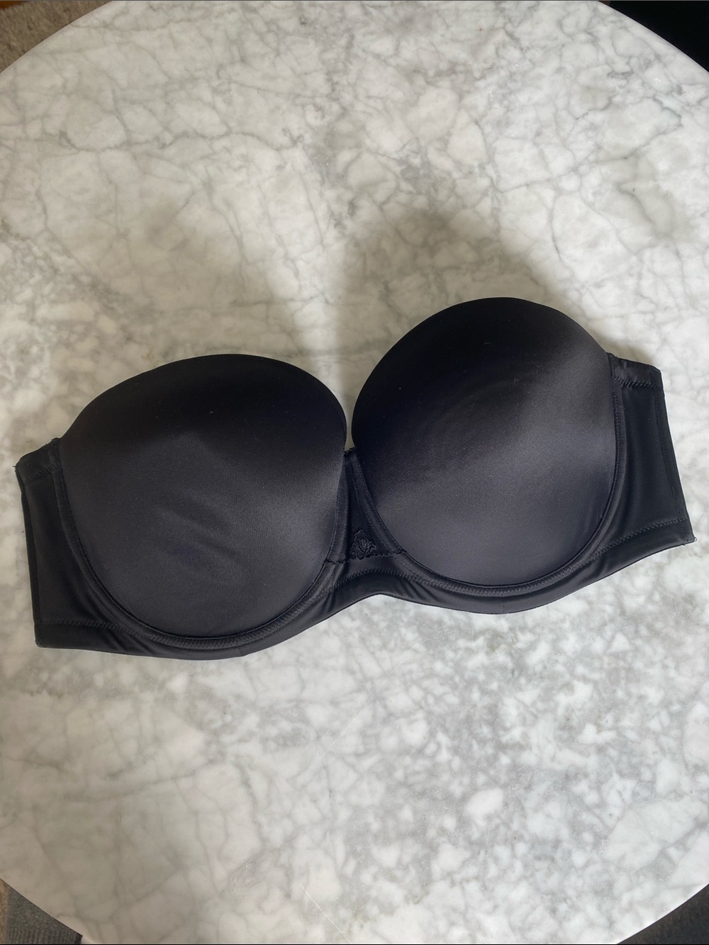 Like new Strapless Black Smooth Bra Size 42DDD/F